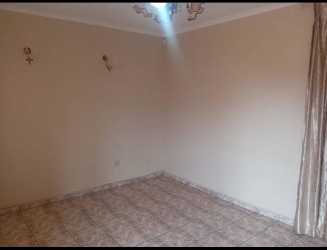 3 BEDROOM HOUSE FOR SALE IN LENASIA EXT 10
